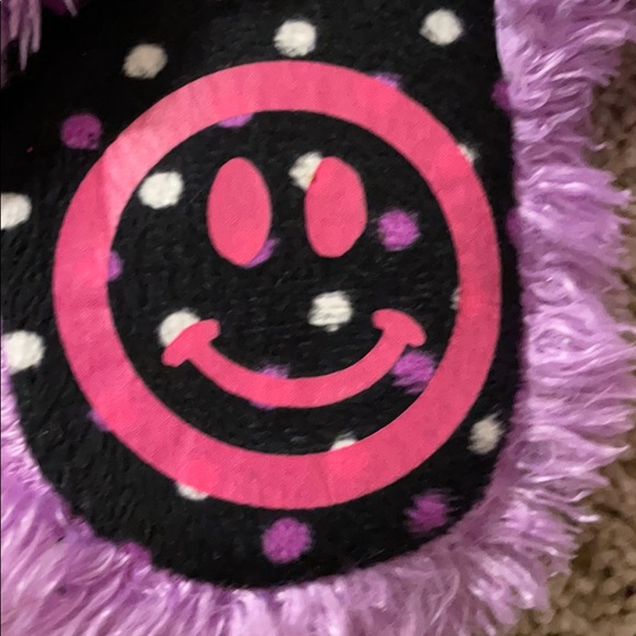 Justice fuzzy slippers Size 4/5 preteen / juniors - Picture 3 of 8